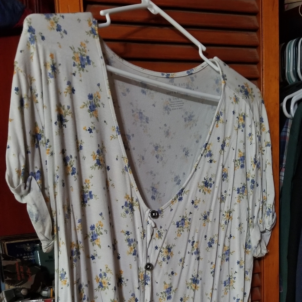 American Eagle top